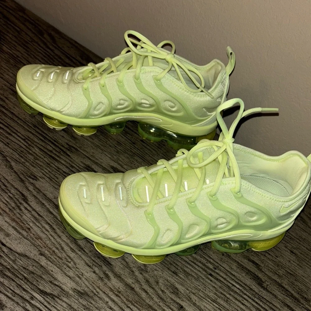 Women’s Nike vapormax - Picture 4 of 4